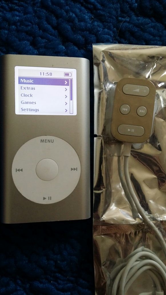 Apple ipod Mini A1051 Model Silver 2nd Generation 4Gb