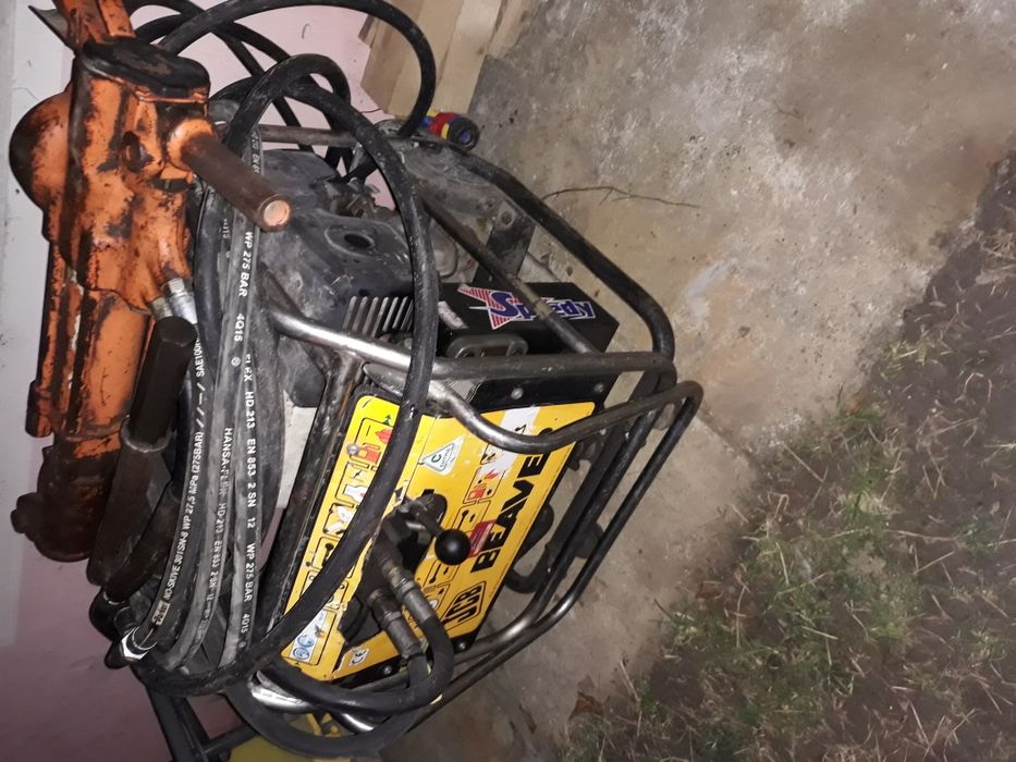 INCHIRIEZ PicamerRotopercutorCiocanDemolatorPicamerHidraulic