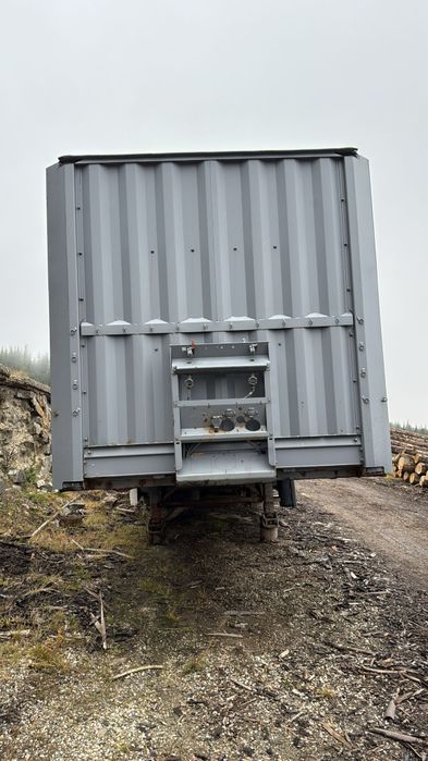 Vînd semiremorcă transport buștian.