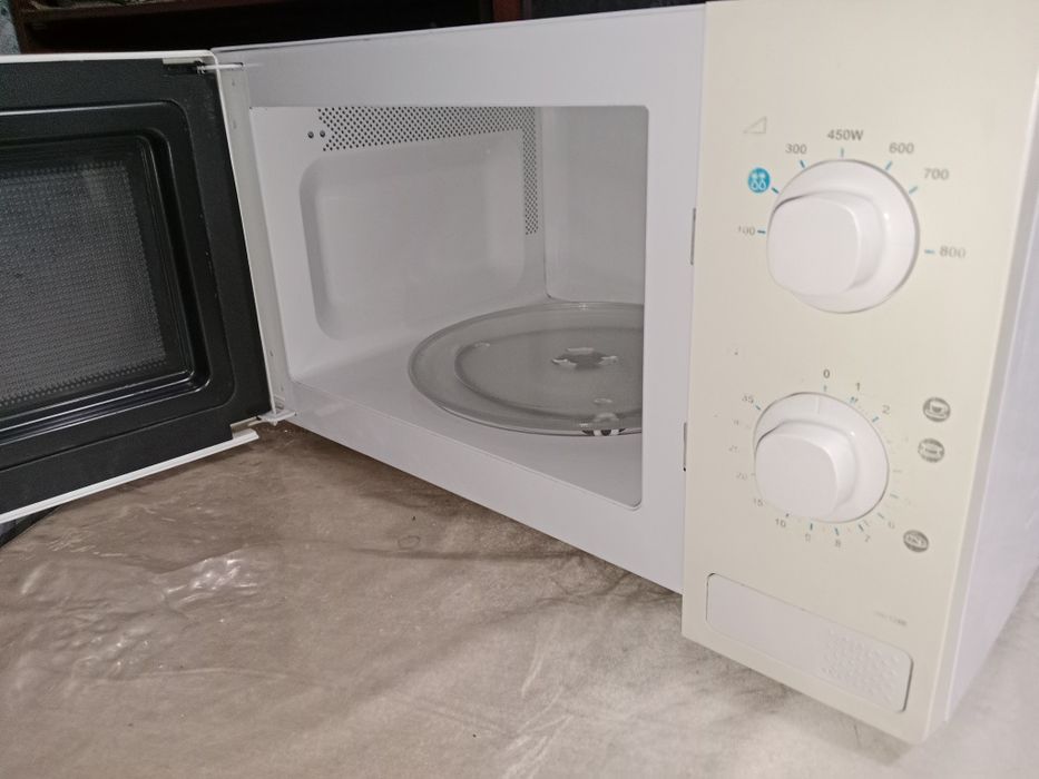 Продаётся   микроволновка хорошо работает 1 месяц гарантии есть
