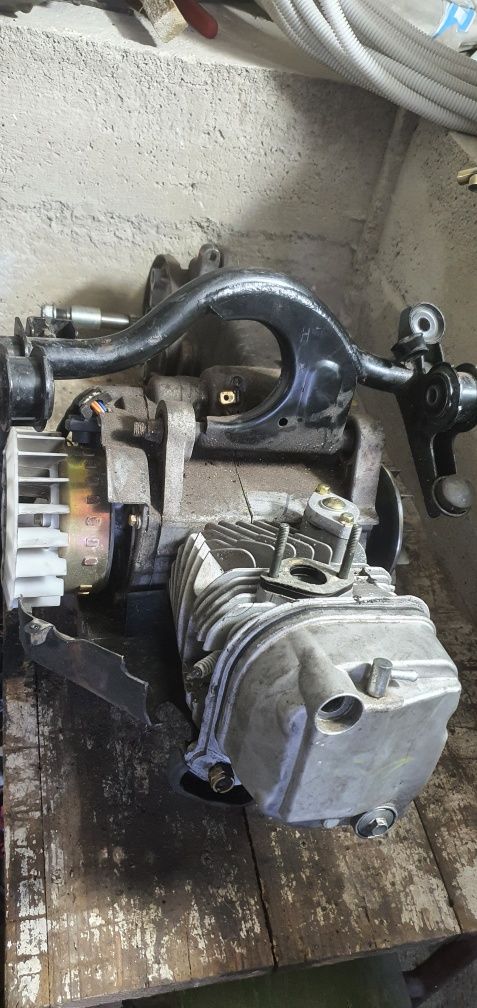 Vând Motor scuter