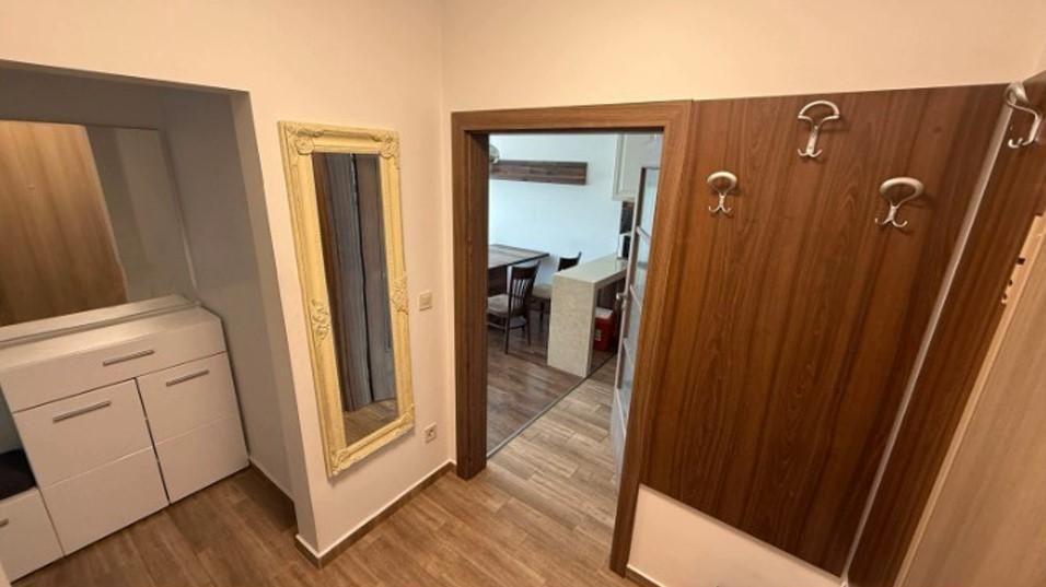 Тристаен апартамент в ж.к. Зона Б-19.