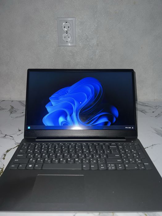 Срочно продается ноутбук Lenovo ideapad 330s
