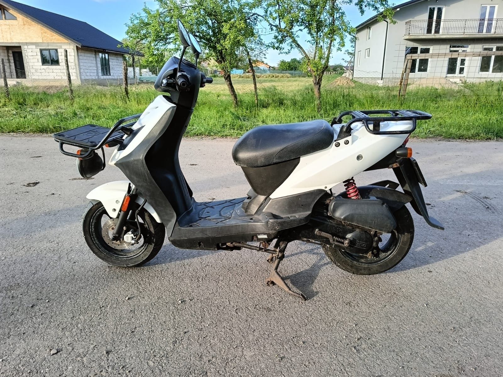 Scuter KYMCO agility Carry 4timpi 49cc se conduce și cu B motoscuter