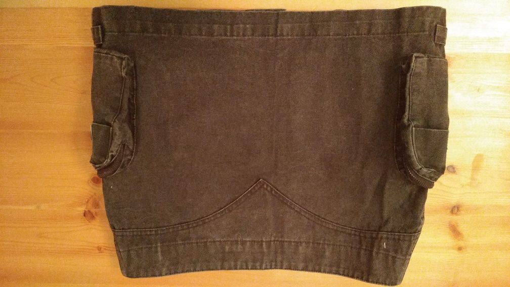 Levi's джинсовая  мини юбка серого цвета(размер: M)