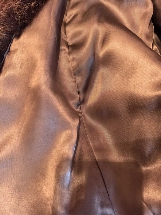 Vând blană naturală de nurcă cu guler de vulpe