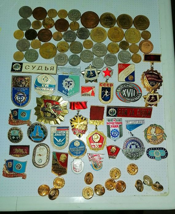 Монеты и значки оптом