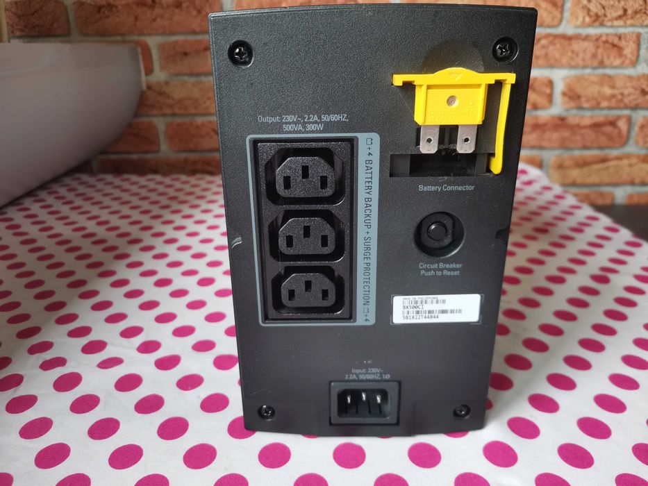 UPS APC Back-UPS BX500CI 500VA 300W.