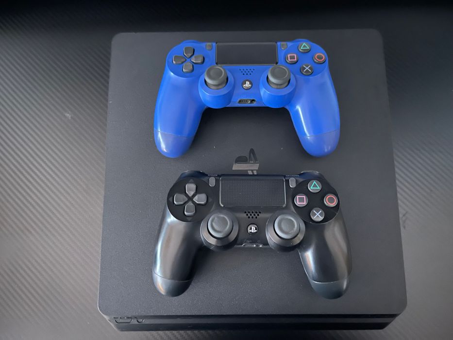 PlayStation4 + игра и два контролера