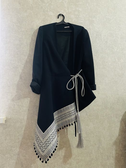 Продам пиджак LARYIA