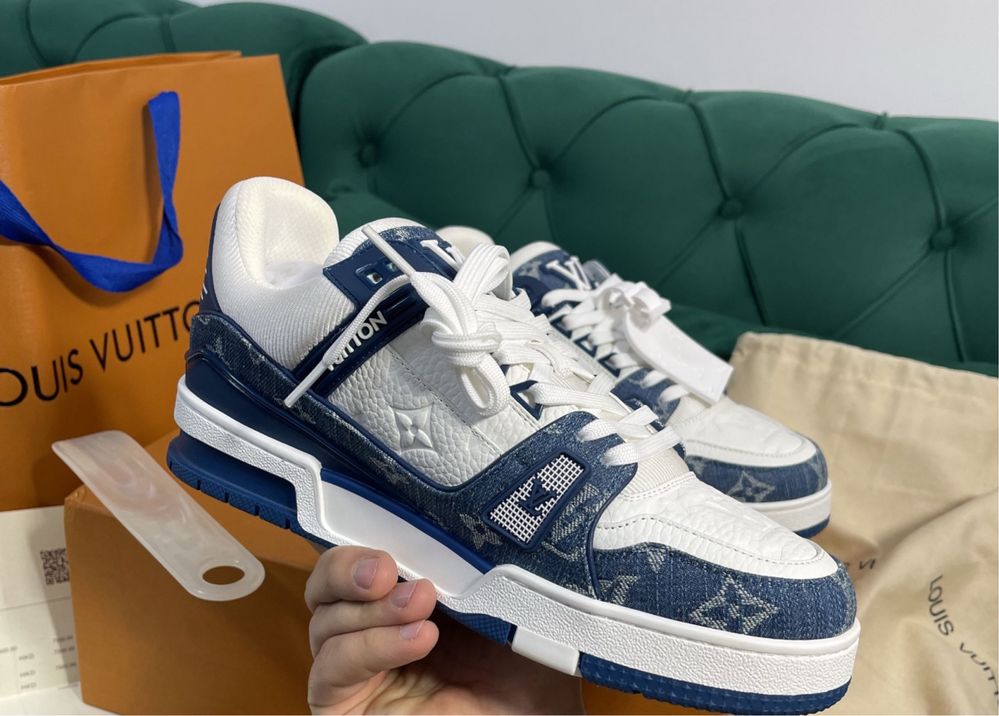 Adidasi LV Trainers louis vuitton sneakers baby blue