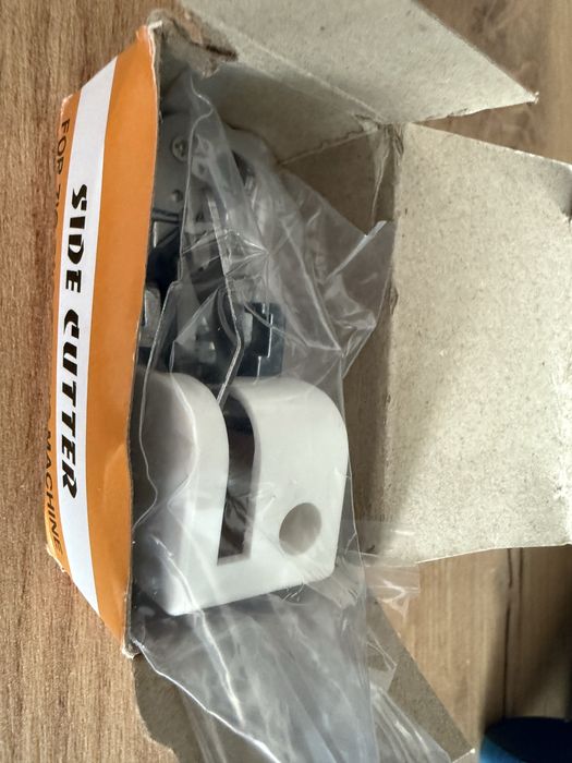 Piciorus de taiere lateral pentru masina de cusut