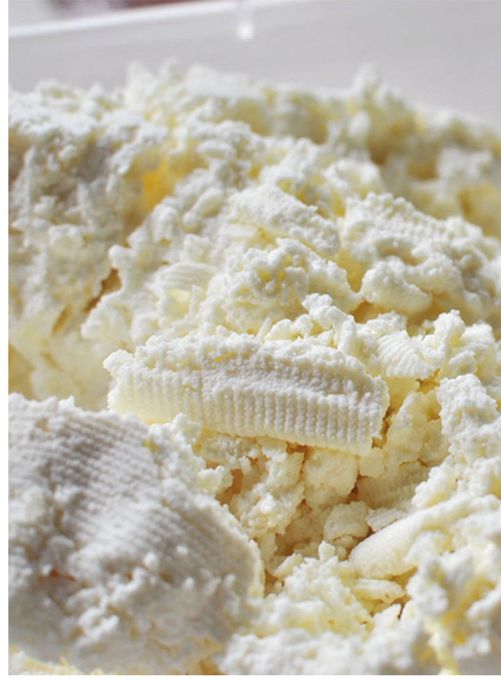 Vând brânză dulce de vaca