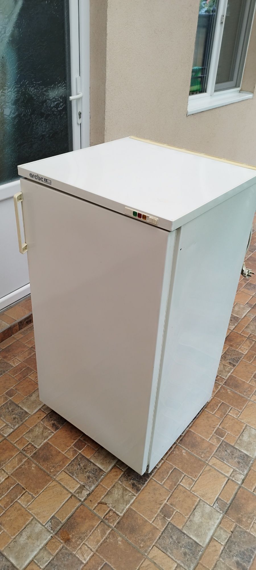 Vând congelator Arctic 5 sertare