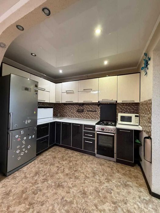 Продам 3-х комнатную квартиру (рай он Пирамиды )