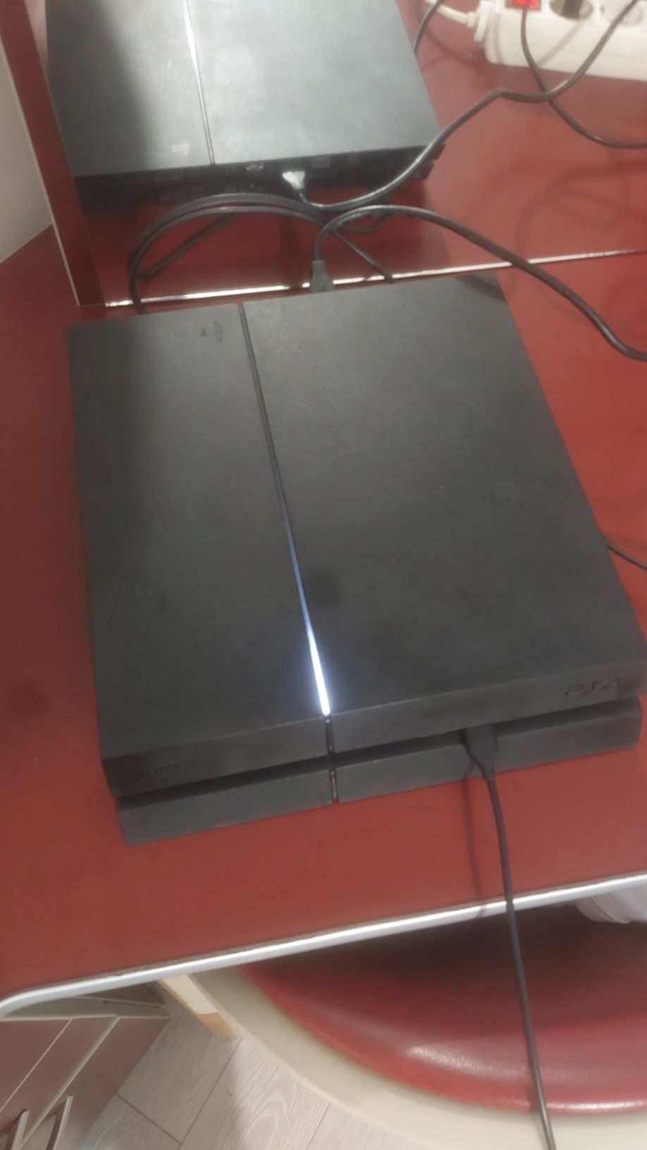 Vând PlayStation 4 slim pro