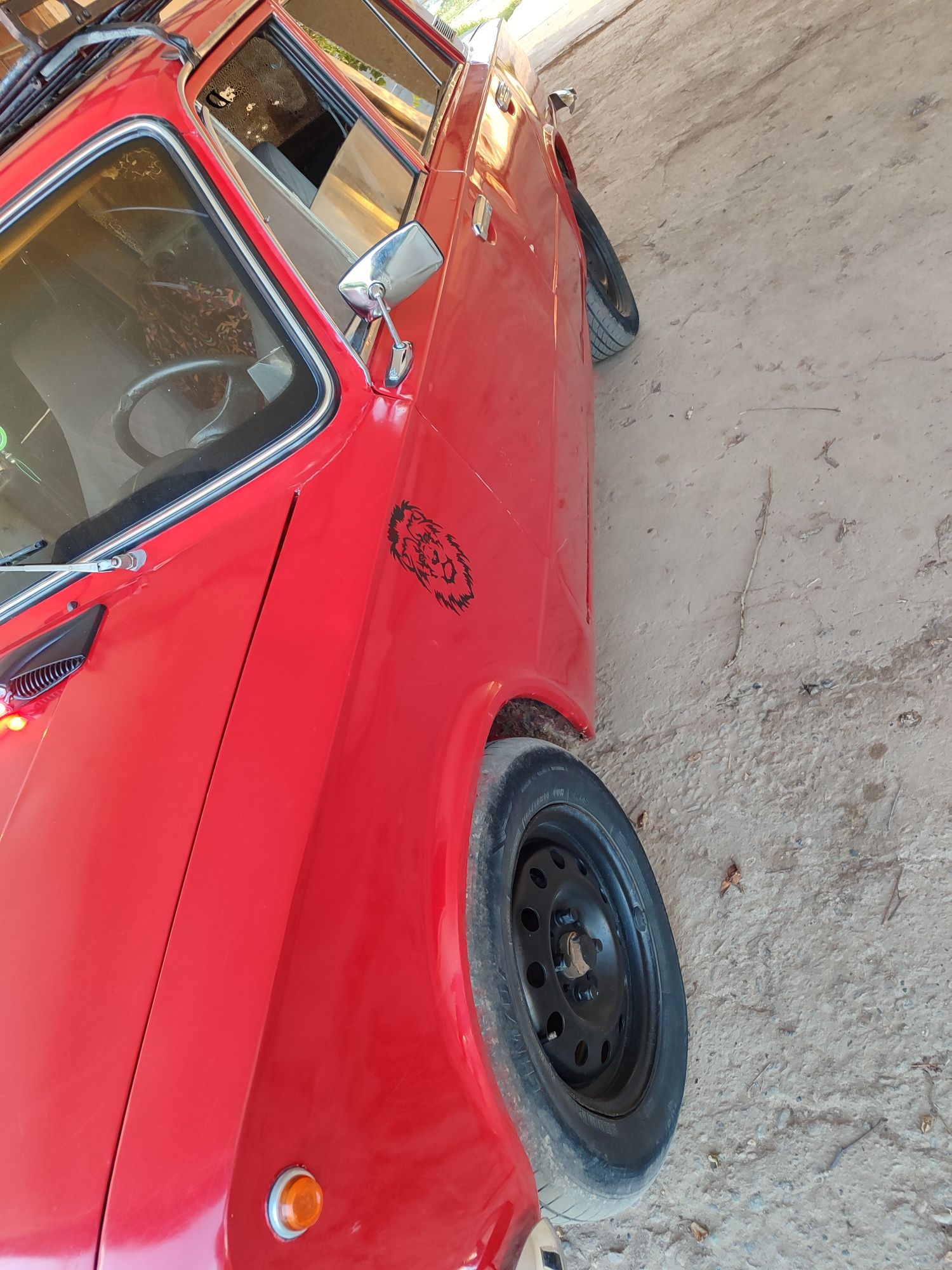 Vaz 21011 sotiladi