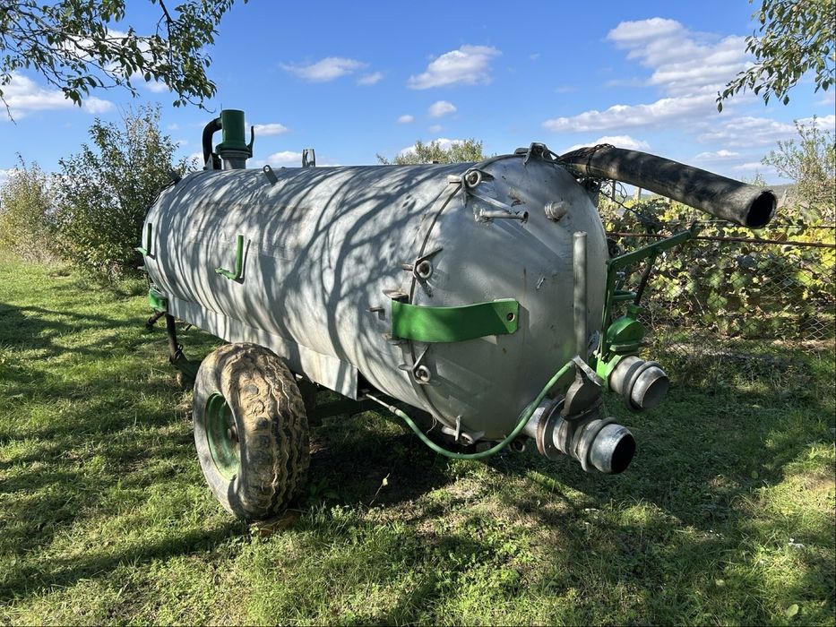 Tractor u650 , remorca basculabila , vidanjor