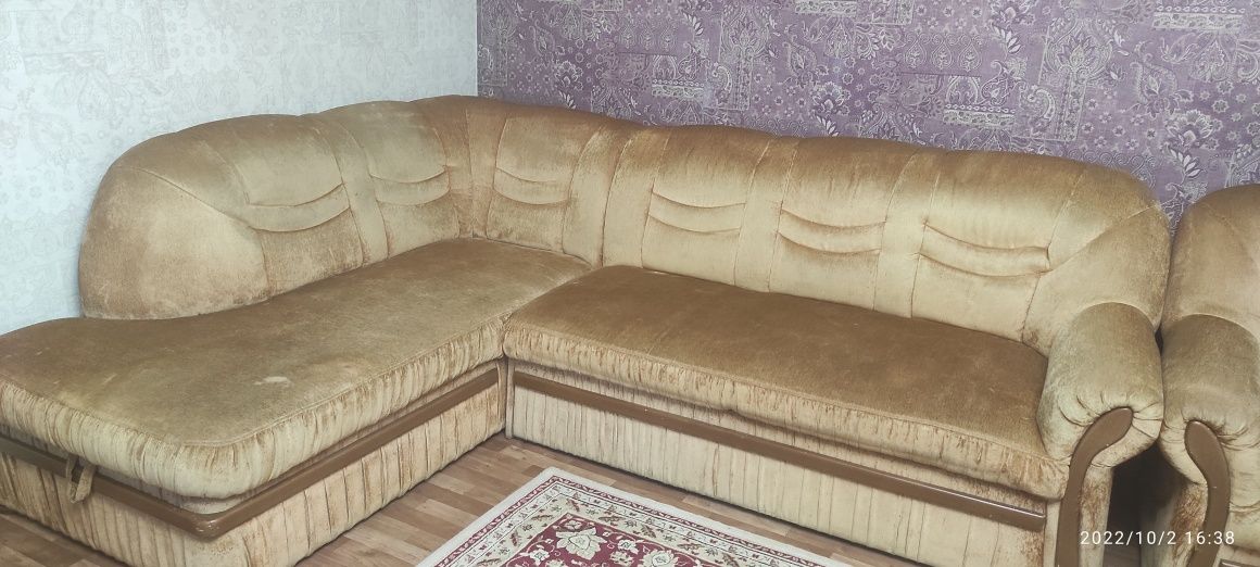 Угловой диван и кресло