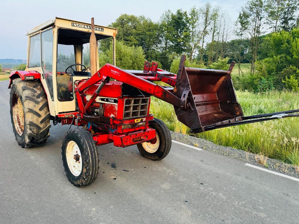 Tractor IH International Case 744 de 74cp în 4 cilindri Recent Adus