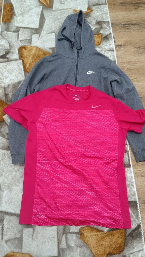 Hanorac și tricou nike air dri fit