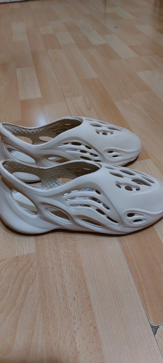 Yezzy foam runner