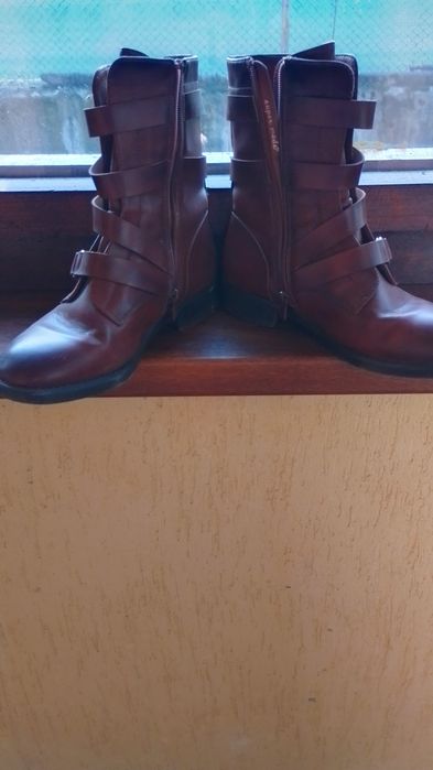 Здравейте продавам,почти нови боти .Естествена кожа .