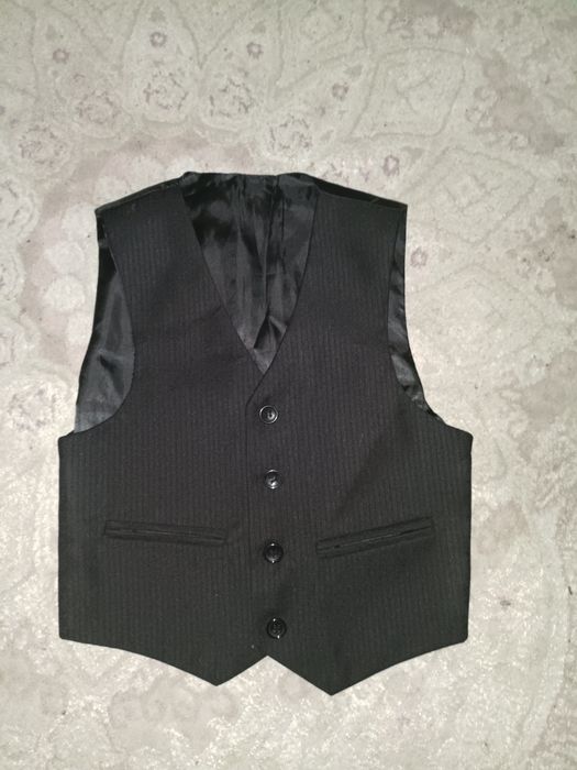 Продам жилетки для мальчика