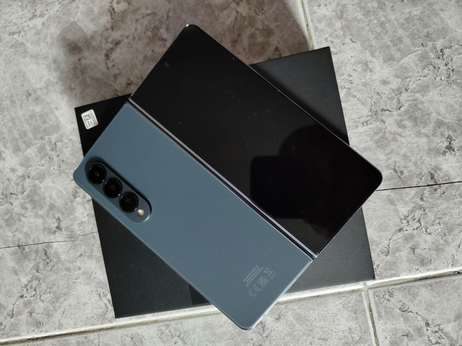 Samsung Galaxy Z Fold 4 Като нов 256 на 12 гига байта