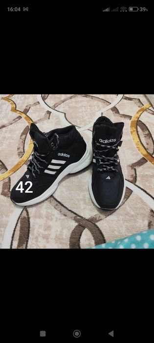 Adidași de vânzare