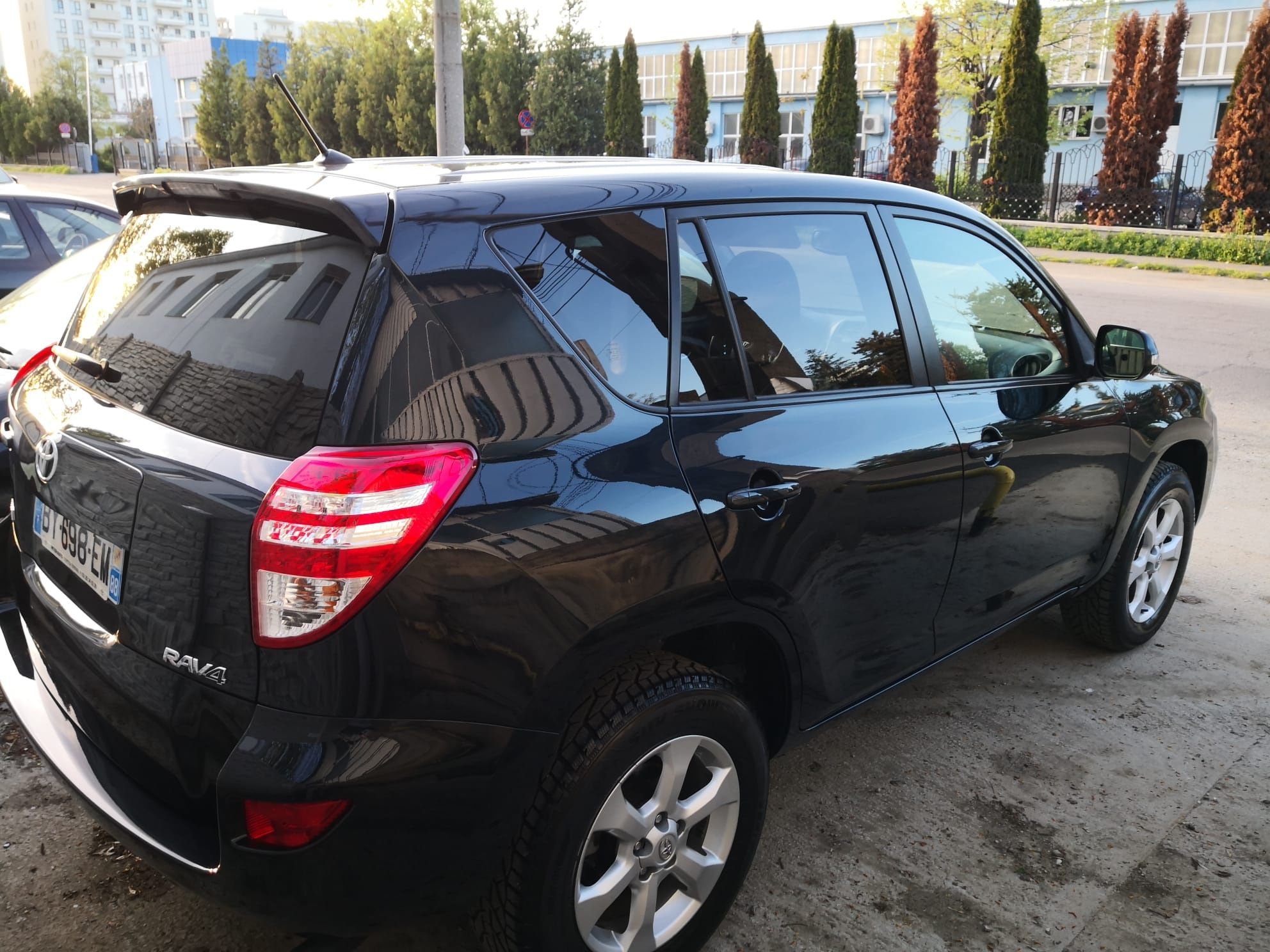 Toyota Rav 4x4-10.2011