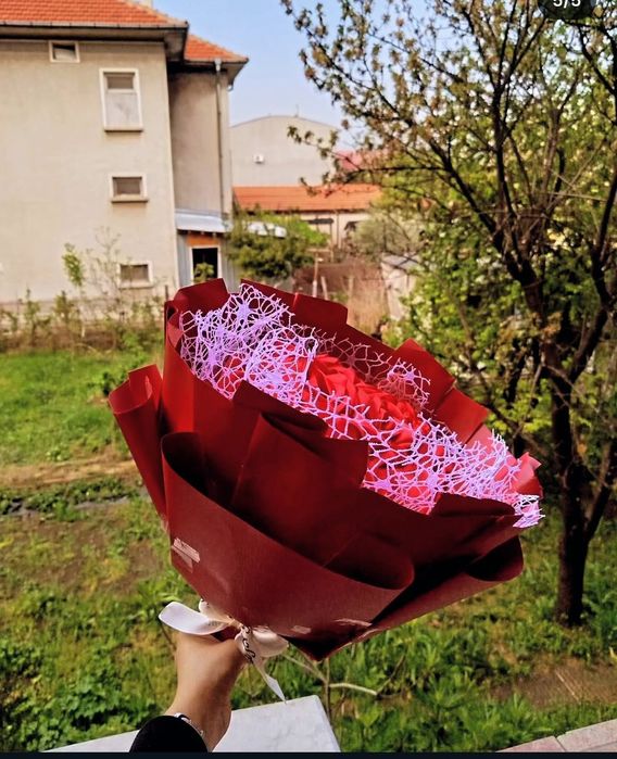 Букет от червени рози