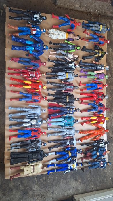 Figurine Marvel si masinute