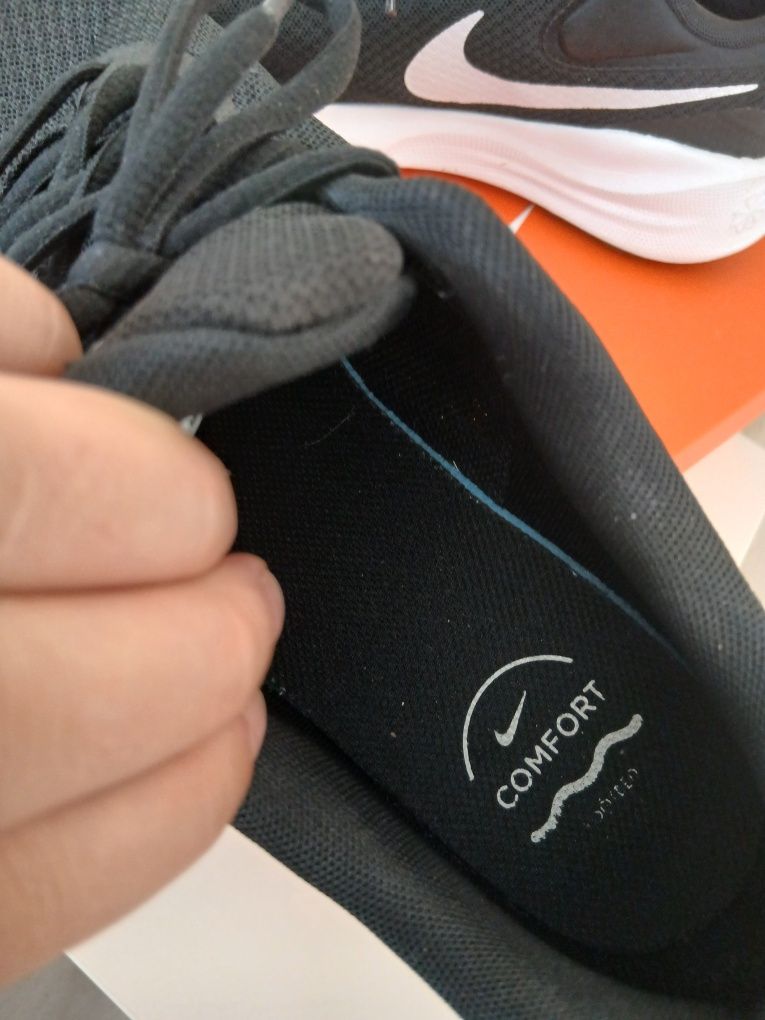 Маратонки Nike 42,5 стелка 27 см