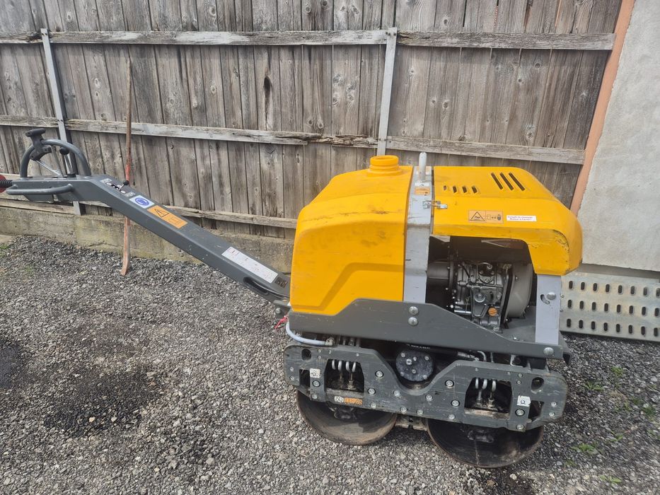 Cilindru compactor de Închiriat