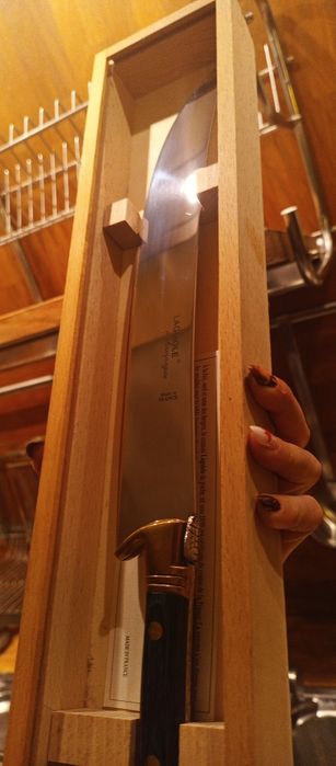Продавам нож за отваряне на шампанско Laguiole tradition