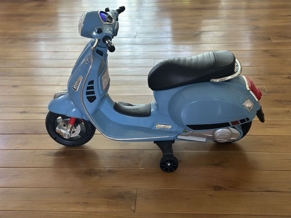 Детско моторче Vespa
