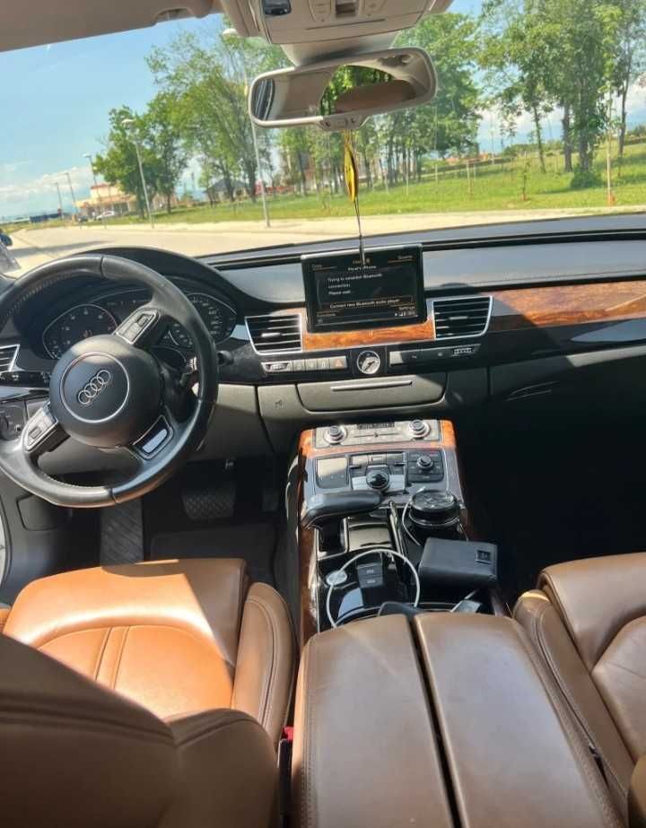 Автомобил Audi A8
