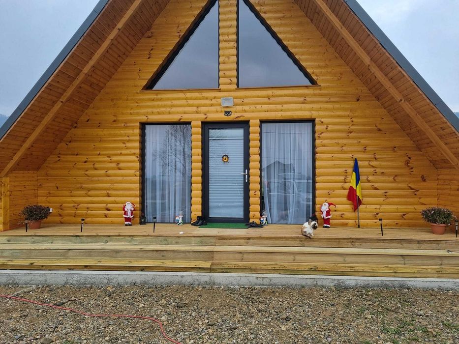 Cabana stil A Frame si casa din structura de lemn de vanzare