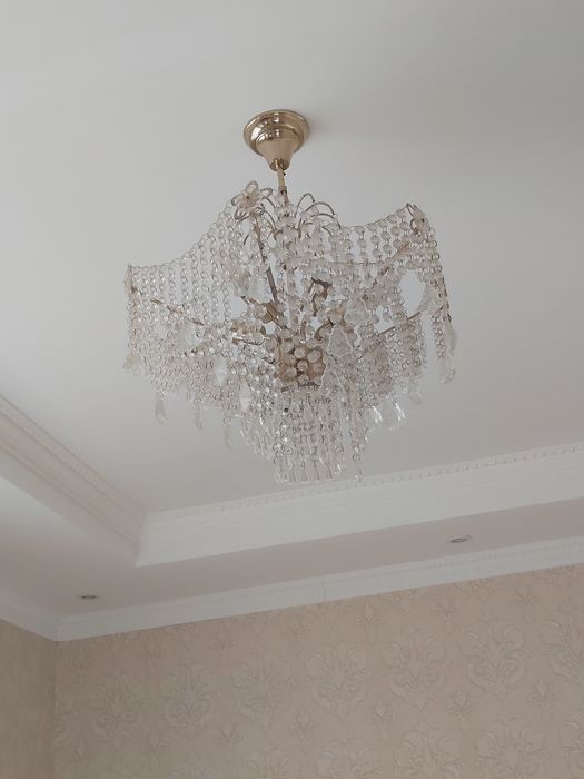 Продам люстру нарядную в хорошем состоянии