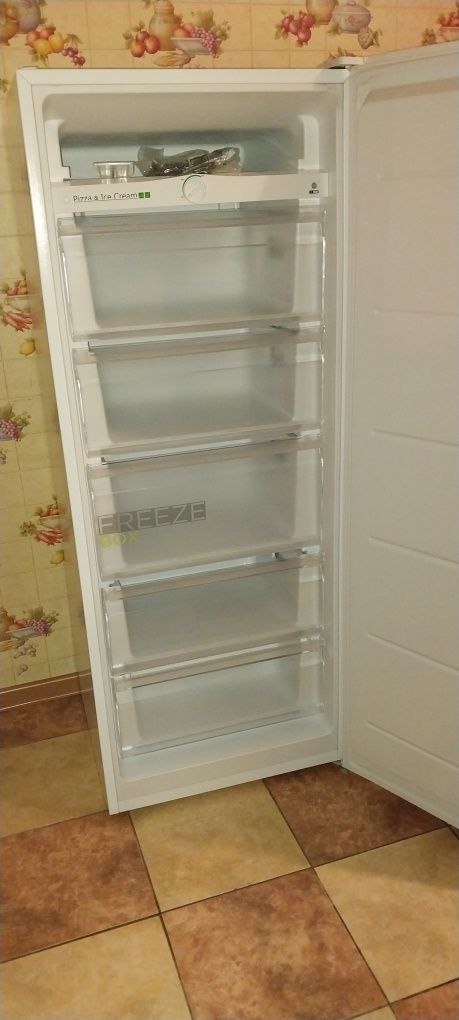 Продам морозильник Midea