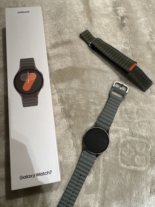 Часовник Samsung Galaxy Watch 7 - Като нов