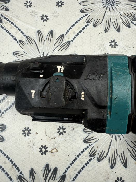 Акумулаторен перфоратор Makita DHR182