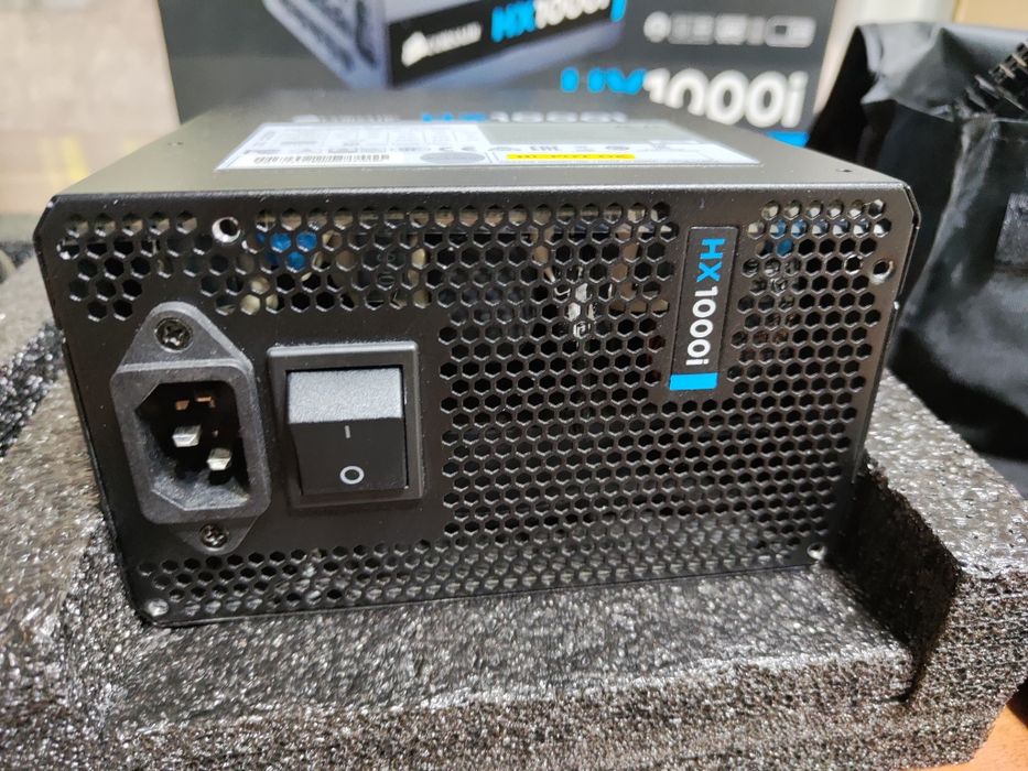 Продавам отлично захранване Corsair HX1000i 1000W 80PLUS Platinum