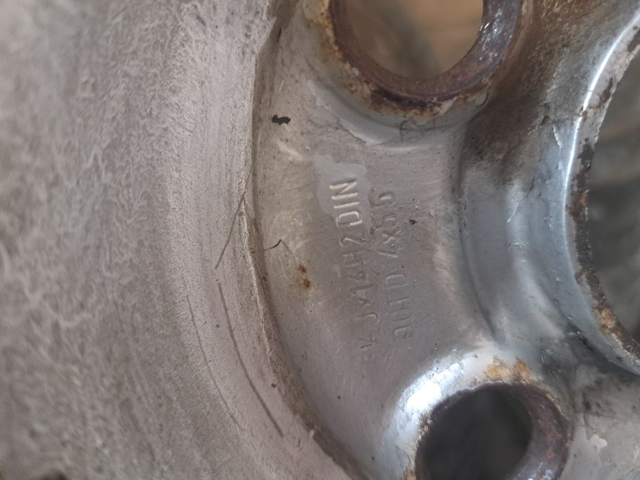 Бусови  стоманени джанти с лятни гуми 185 R 14C