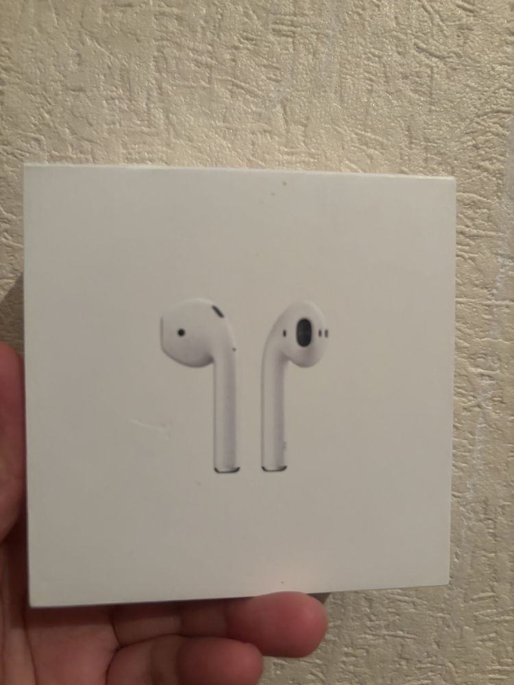 Наушники AirPods второго поколения