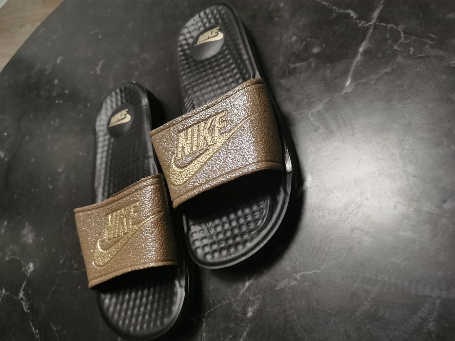 De vânzare slapi dama Nike