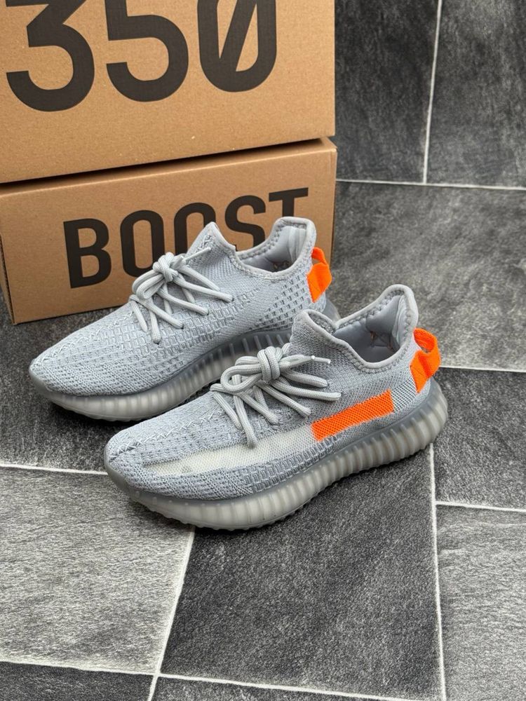 Adidasi Yeezy noi !!! Marimi 36/40 !!!
