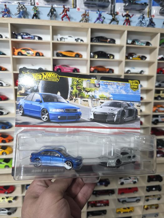 Hot Wheels 2 pack Audi S4 Quattro & Audi R8 LMS