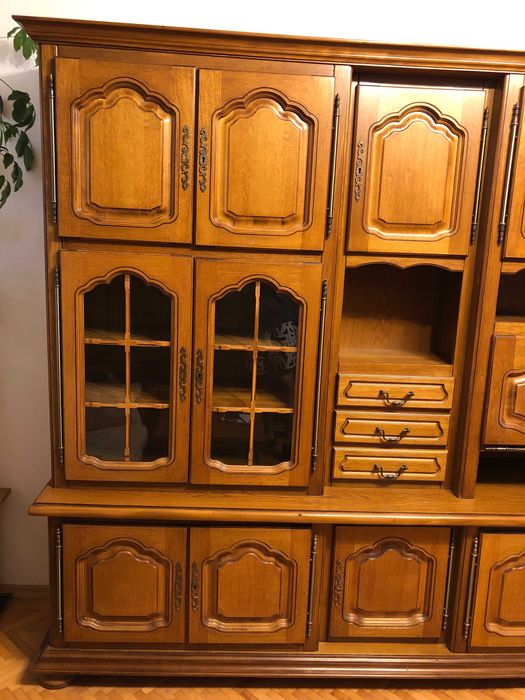 Doua biblioteci din lemn, stil clasic, solide, stare buna, poze reale